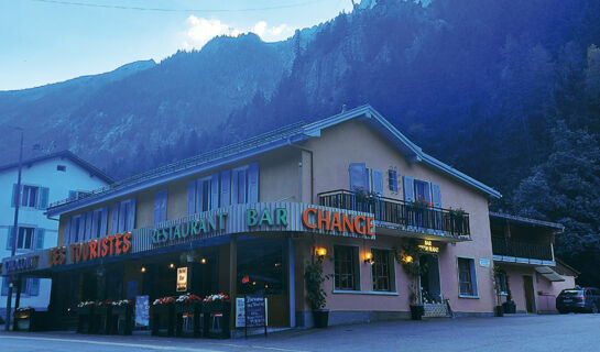 LES TOURISTES Le Châtelard-Frontière